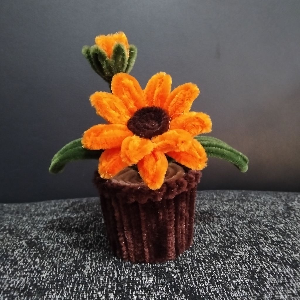 Pot Bunga unga Matahari / Hiasan Dasboard / Hiasan Ruang Tamu / Kado Unik