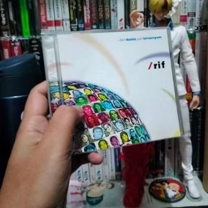 CD /rif Album Dan Duniapun Tersenyum