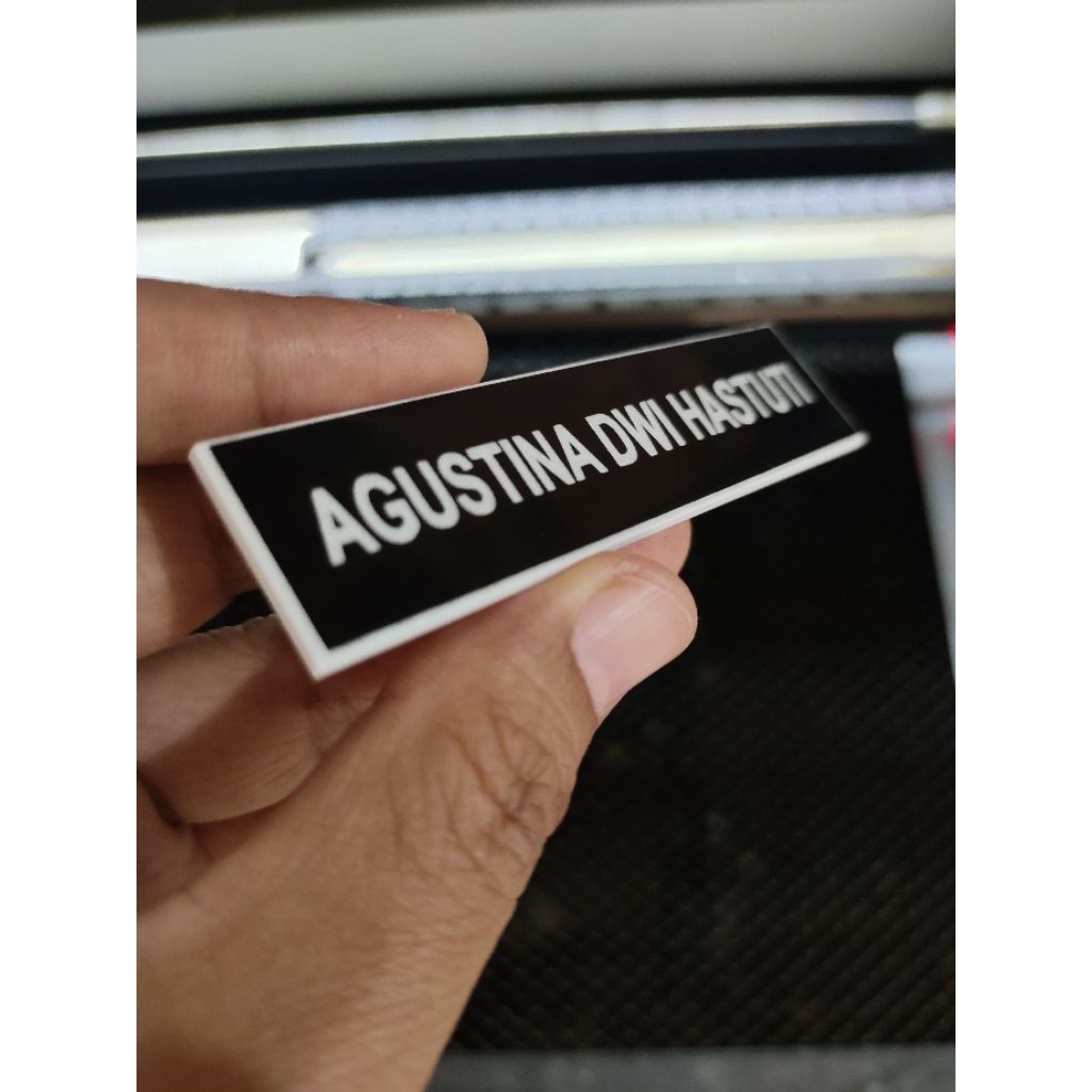 

Nametag/Nama Dada Grafir Lis Pinggir Bahan Akrilik (LANGSUNG JADI)