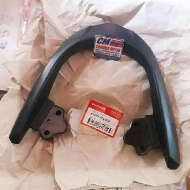 begel behel pegangan tangan belakang beat fi th 2012-2015 kode part 81200-K25-900 original HGP HONDA