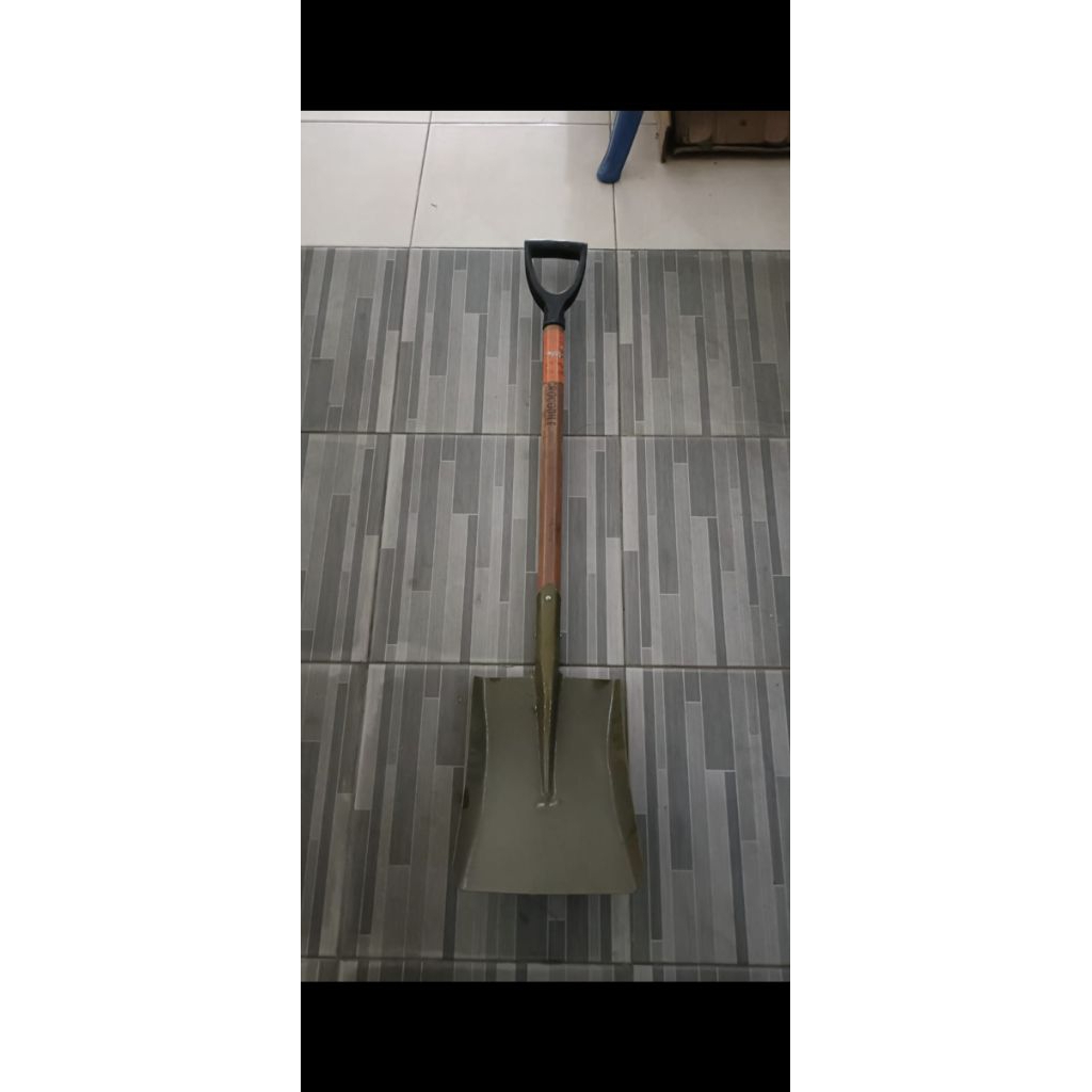 sekop pasir crocodile