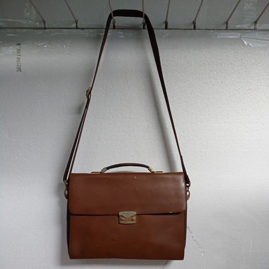 

GoldLion leather bag-alas-37x6,5cm-tinggi-28cm-preloved