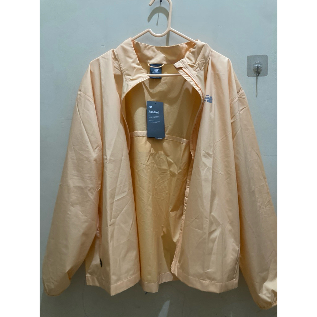 preloved nb jaket running lari windbreaker peach