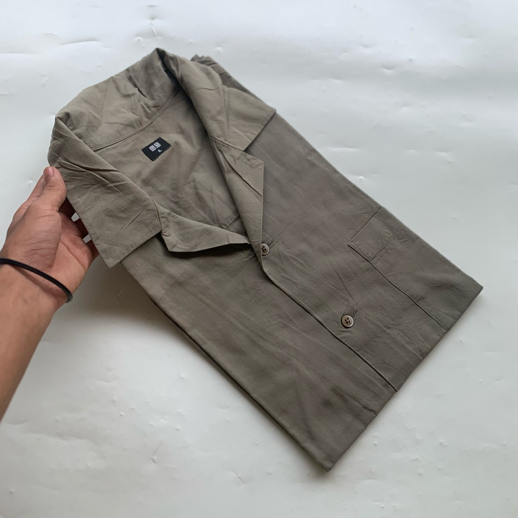 Open collar shirt Uniqlo sage