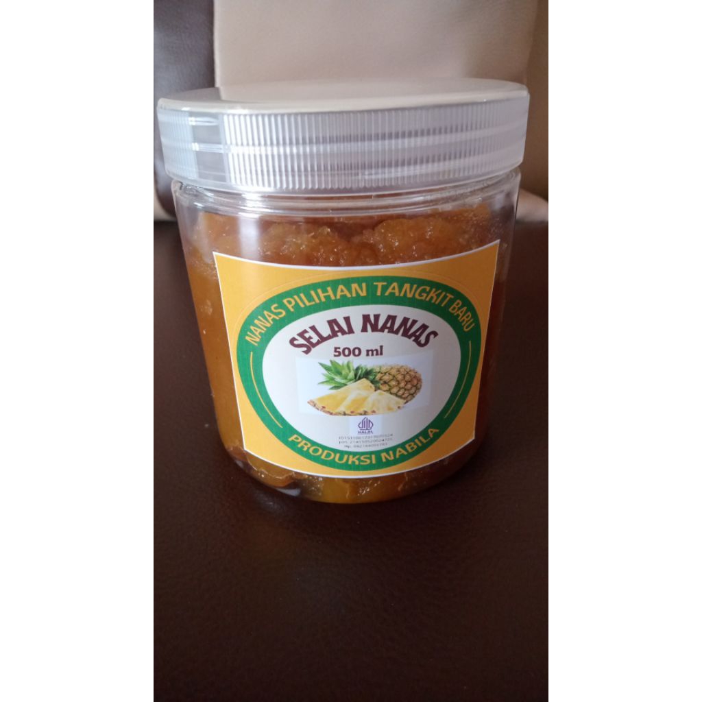 

selai nanas olesan roti
