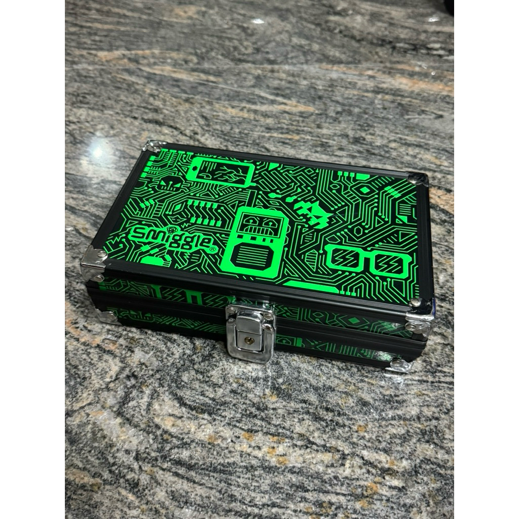 

Smiggle Hardtop Pencil Case with hacker and circuit board design | Kotak Pensil Smiggle berbentuk kotak dengan motiff hacker/circuit board