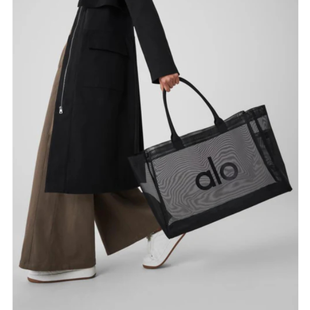 ALO Sheer Tote Bag lagi jadi must-have item