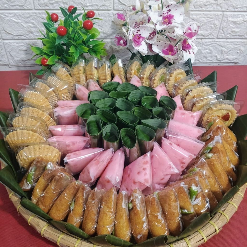 

Kue Tampah isi 80 pcsKue Jajanan Pasar/Kue Tampah Tradisional/Kue Enak