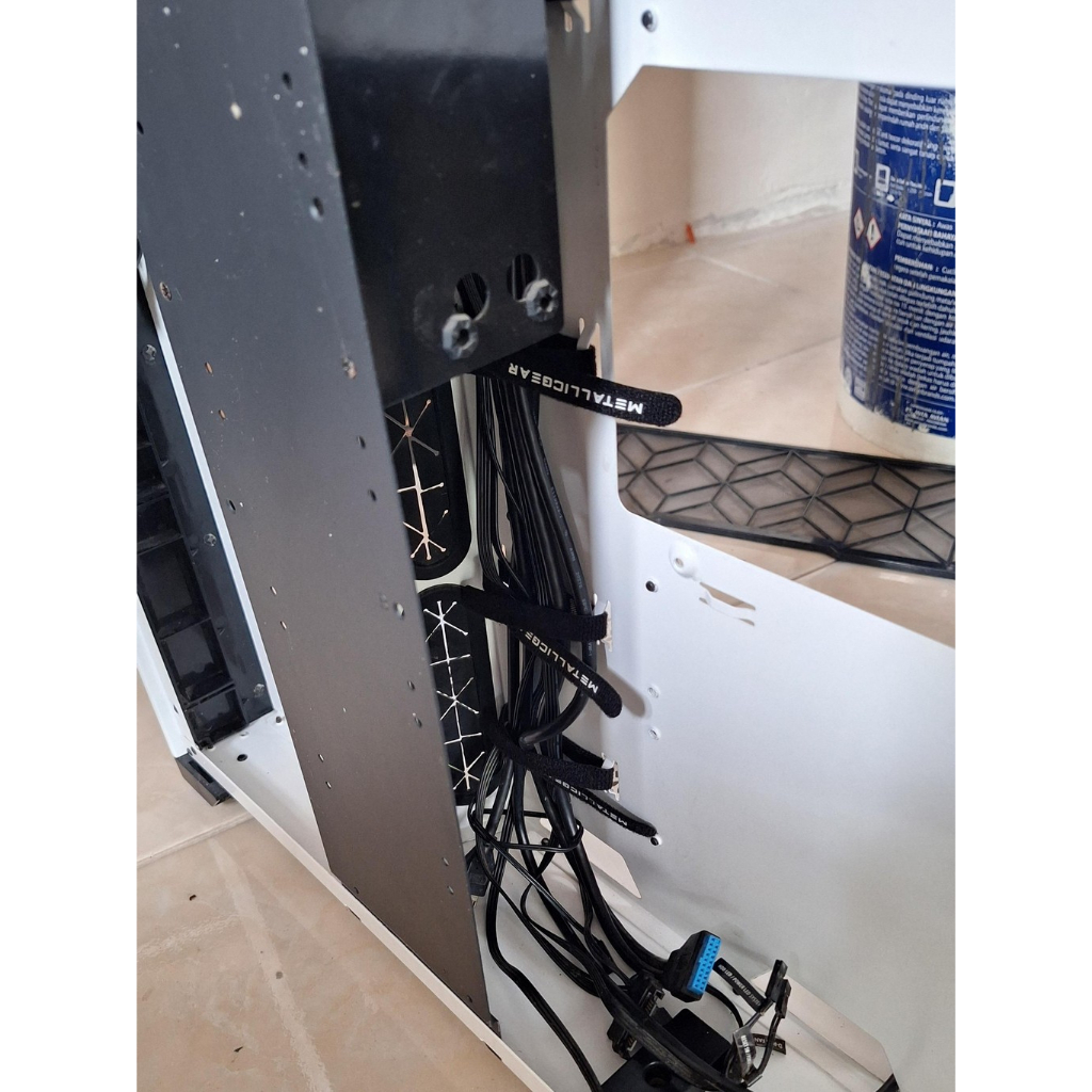 Casing PC merk NEO CUBE Metallicgear dari Phanteks ( bekas pakai )