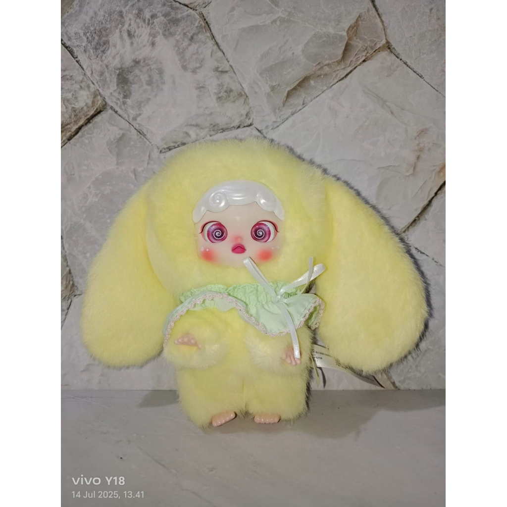 Boneka Karakter Imut Viral TikTok – Kado Unik Boneka Kostum Kelinci Lucu & Menggemaskan