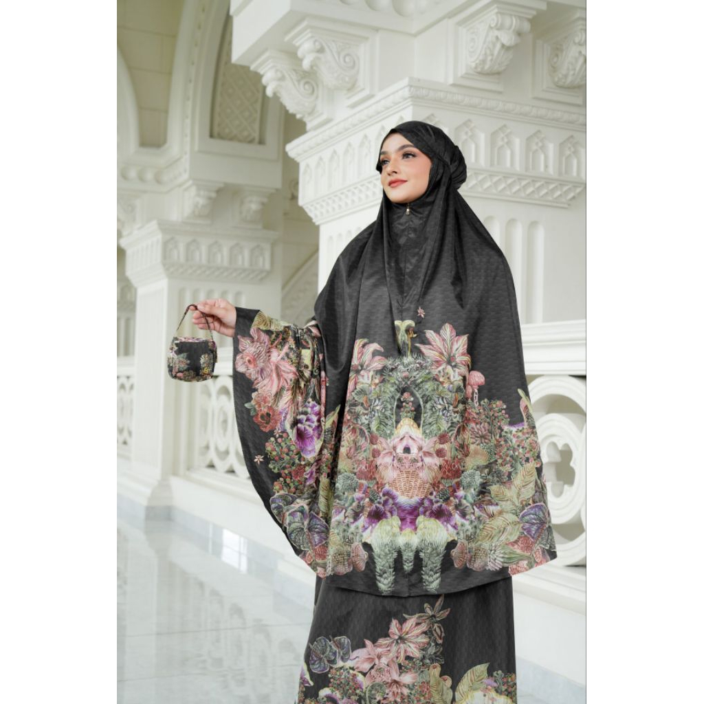 Forestis Capsule Prayer Robe