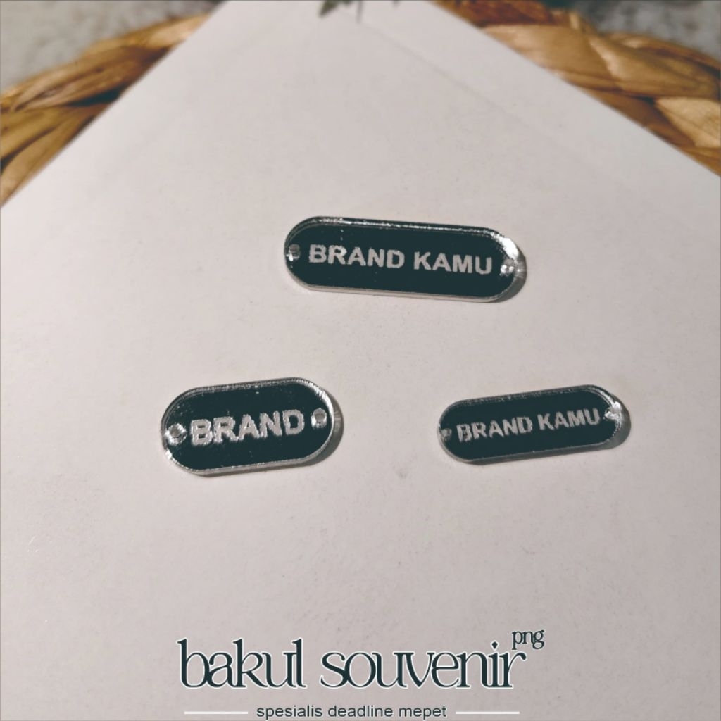 

Label akrilik emas/perak