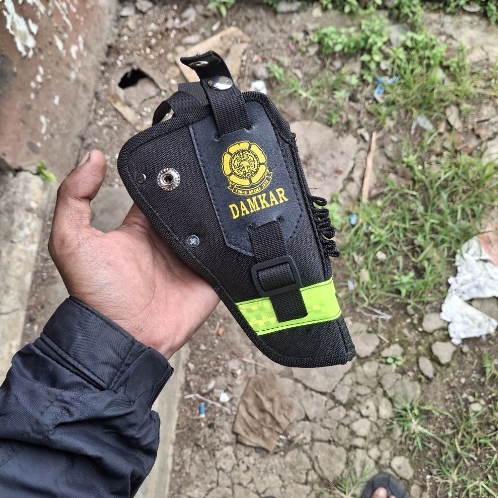 Sarung kapak pemadam kebakaran DAMKAR