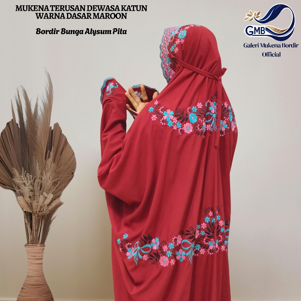 Mukena Terusan Size Dewasa Bahan Katun Polino Warna Dasar Maroon Bordir Bunga Alysum Pita