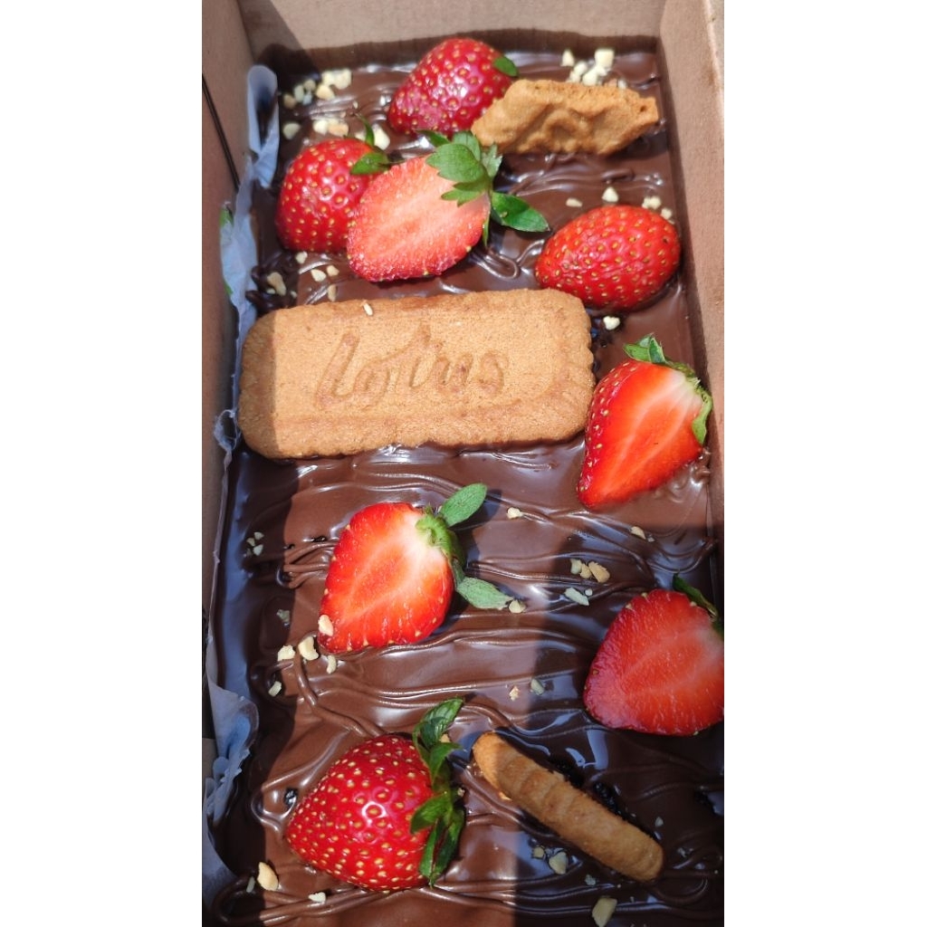 

BROWNIES COKLAT TOPING COKLAT STRAWBERRY PREMIUM