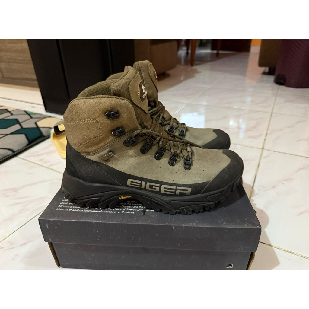sepatu gunung eiger plum 2.0