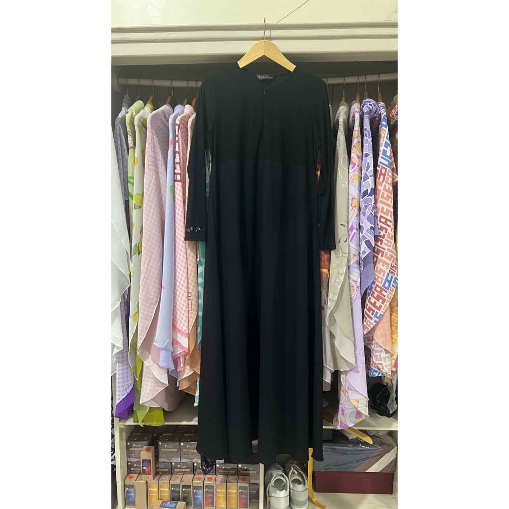 PRELOVED DRESS HITAM CRAPE SISESA