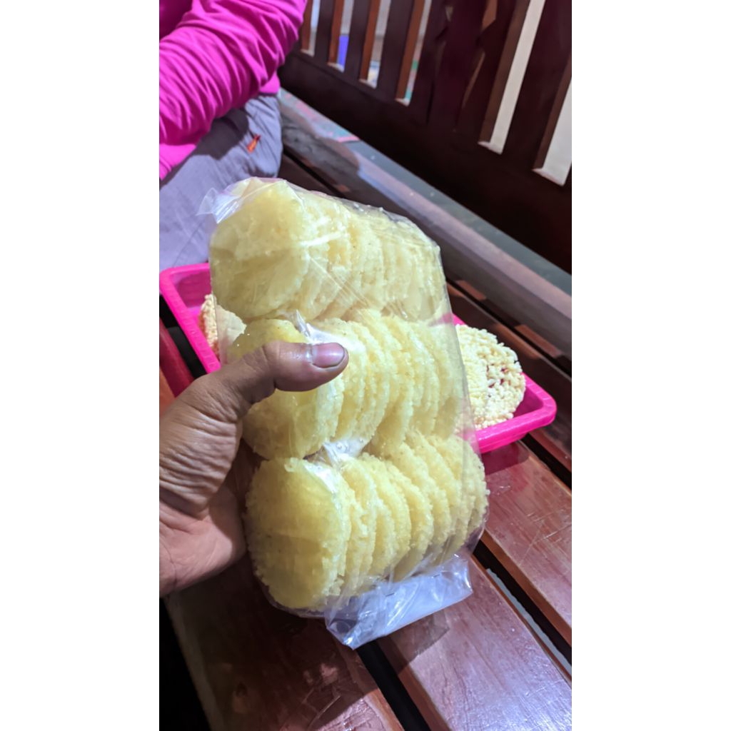 

Renggining/rengginang bakal atau belum digoreng