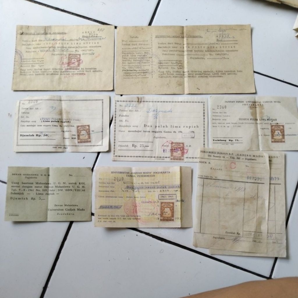

9 Berkas Dari Mahasiwq UGM Tahun 1960an