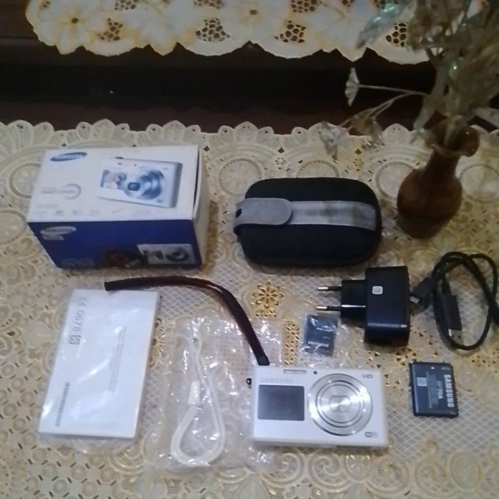 Kamera Digital Samsung DV150F | Dual Screen | WiFi