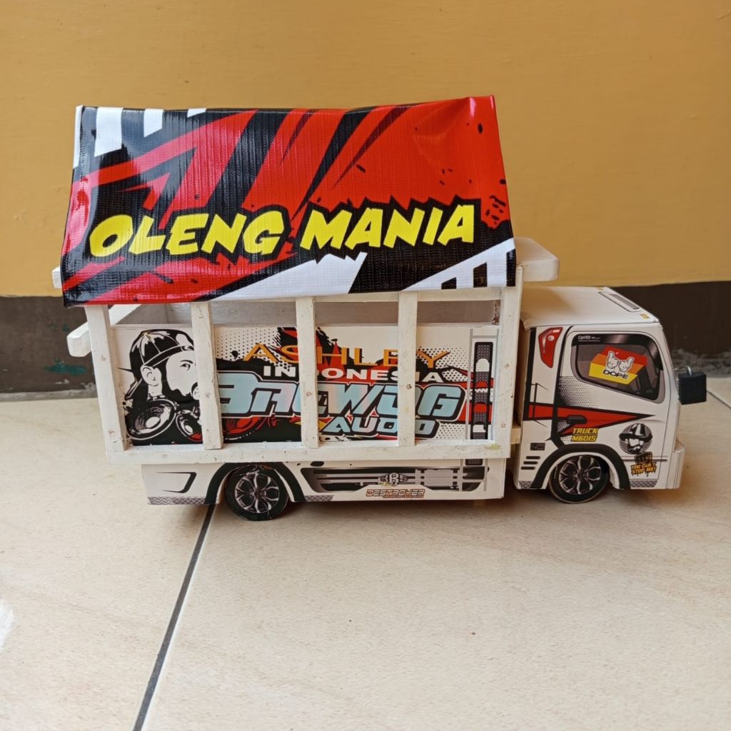Miniatur truk oleng Asli Kayu full