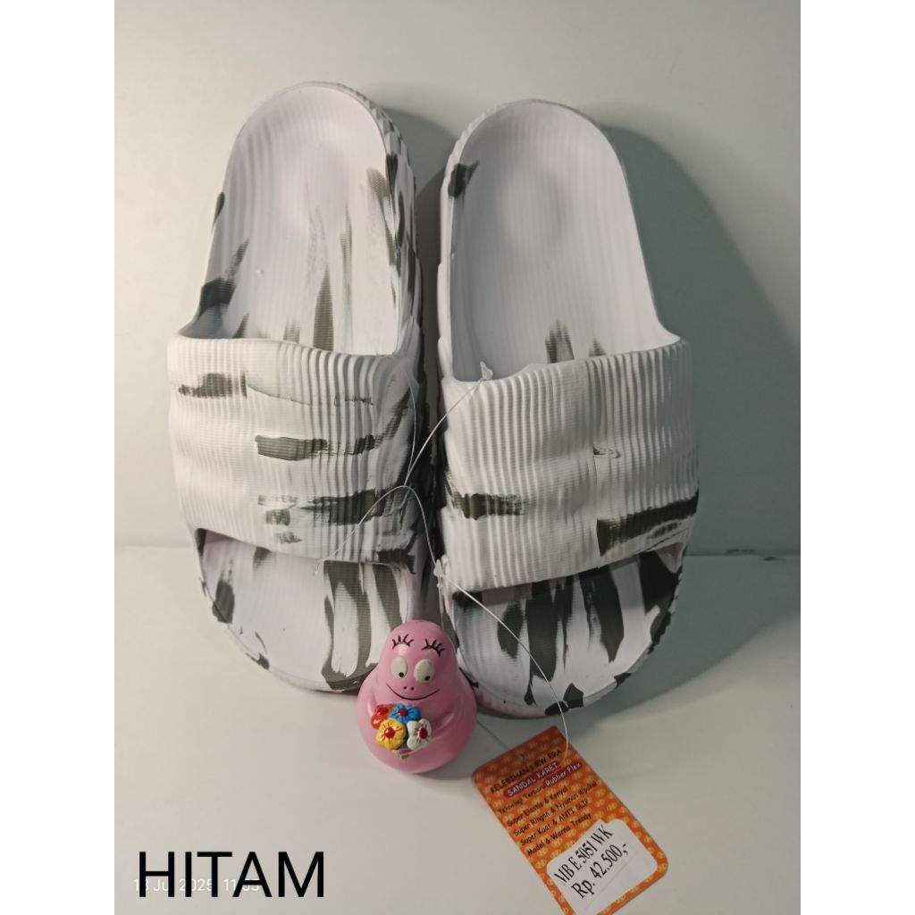 NEW ERA PROFOUND SANDAL SLOP DORENG PUTIH KARET