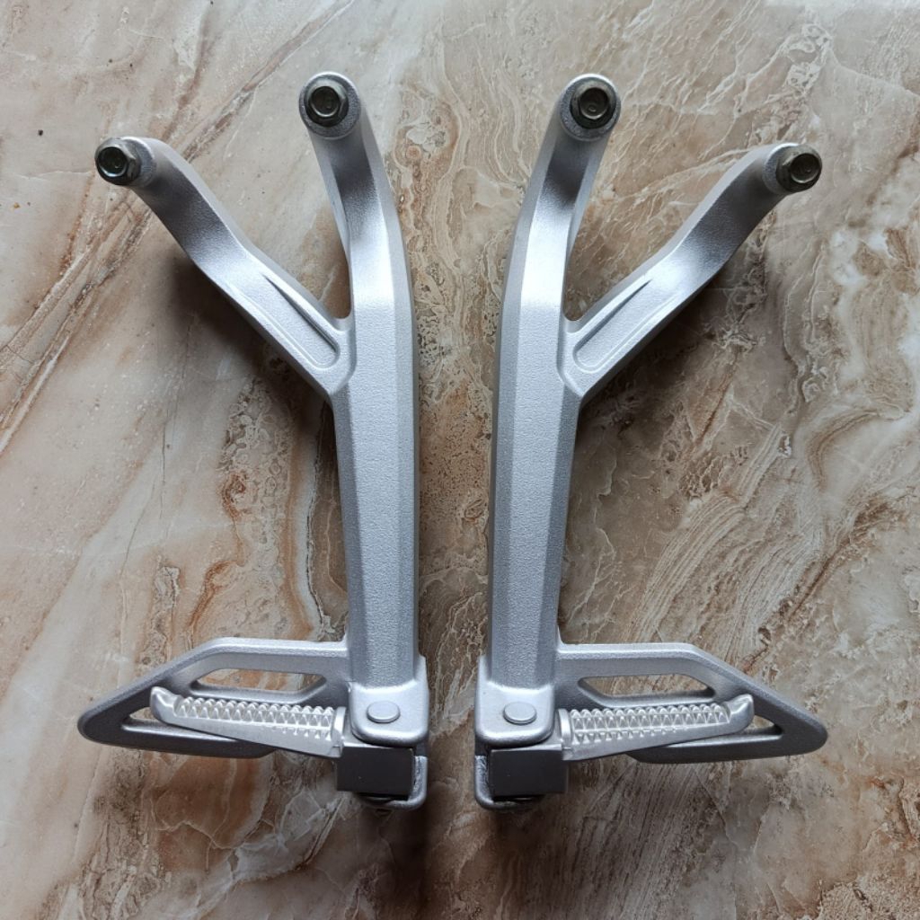 Step / Footstep / Postep Belakang Original YAMAHA R15V3 VVA