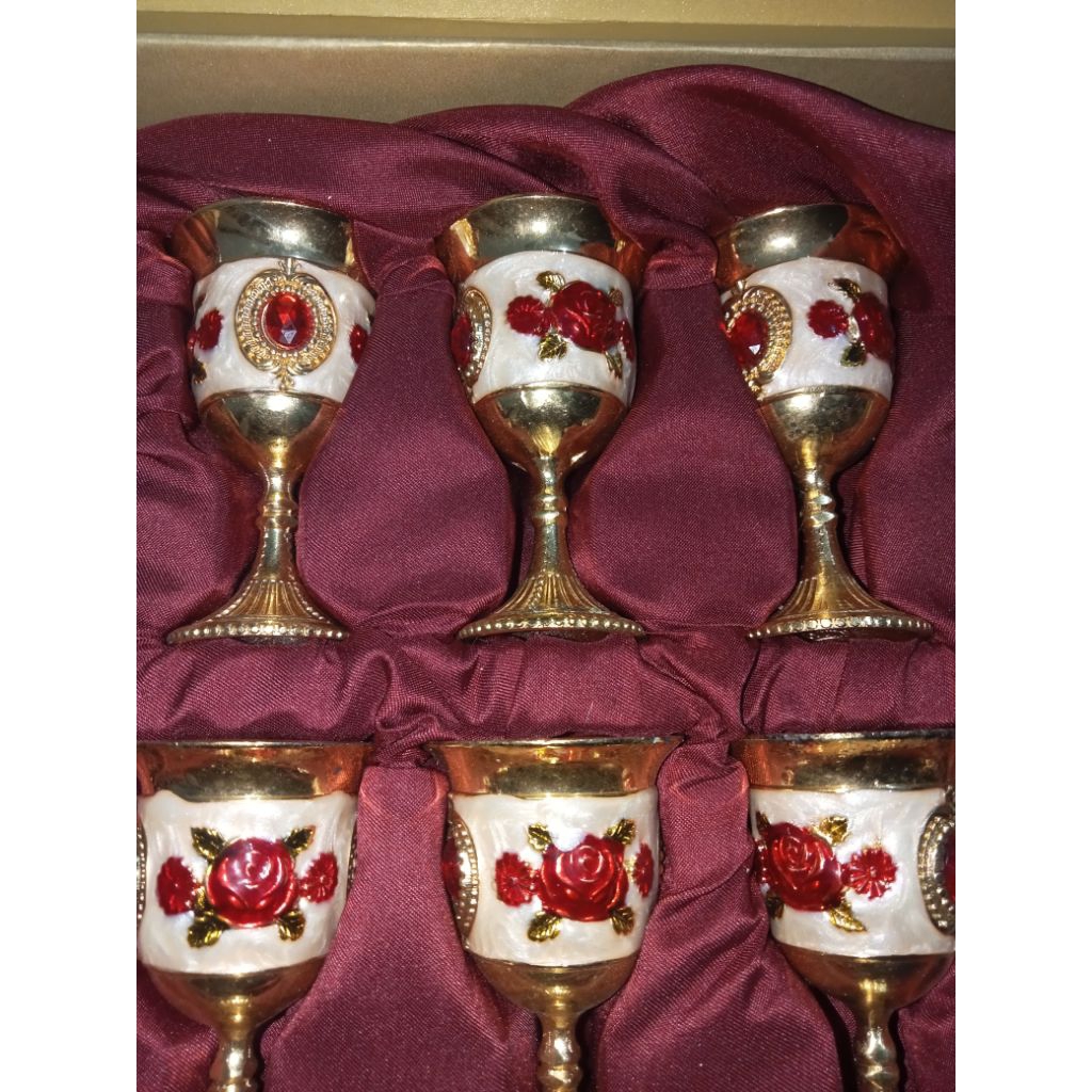 Gelas Set Hiasan Lemari