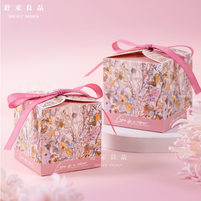 

De Gift Shop Kotak Kado | Kotak Souvenir | Kotak Souvenir Pernikahan | Kotak souvenir Ulang tahun