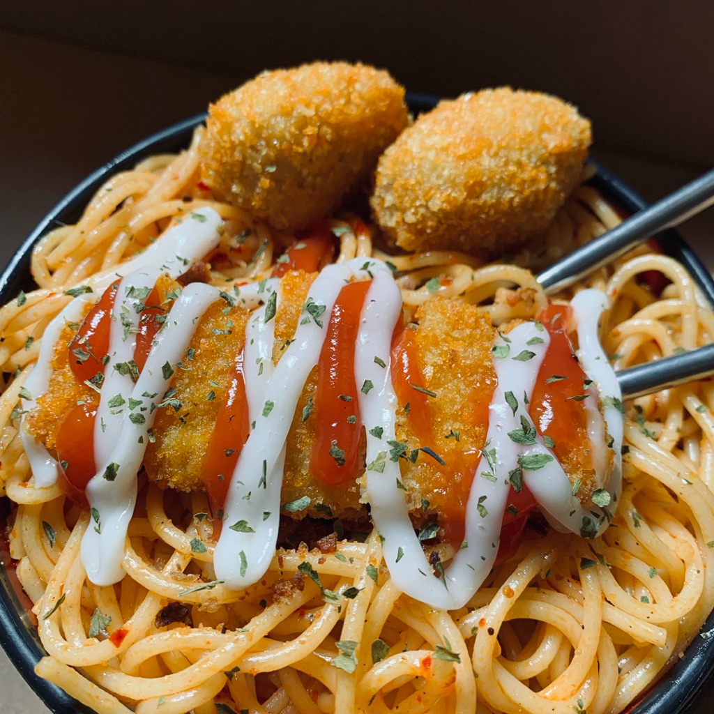 

NYUZEN | Mie versi Frozen dari NyuZen Topping katsu dan dimsum