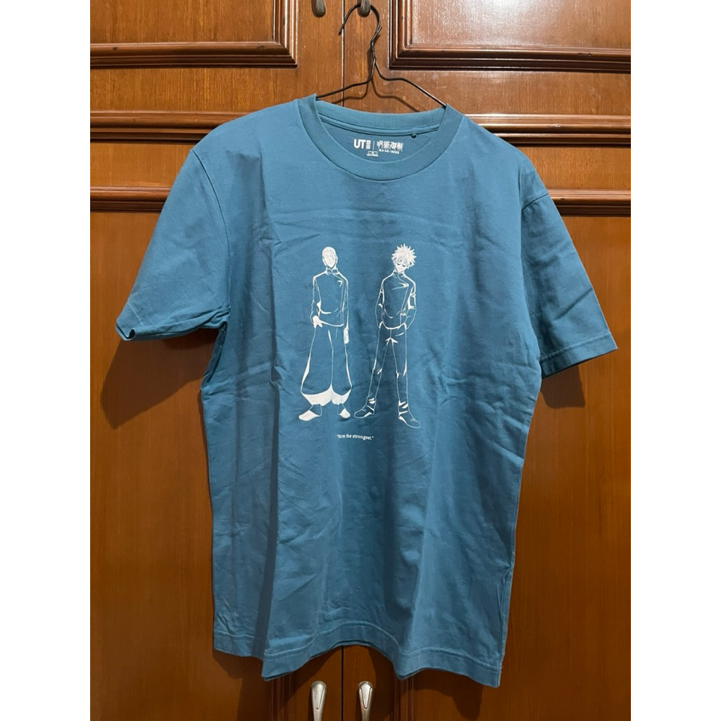 PRELOVED KAOS UNIQLO JUJUTSU KAISEN GOJO GETO BIRU UNISEX UK M (LD : 100, PB : 65)