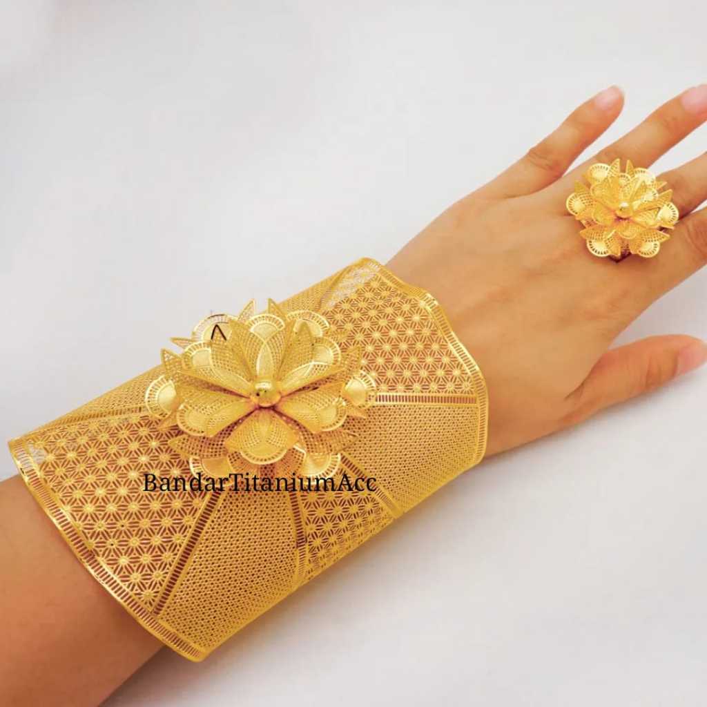 Set Gelang Dan Cincin Kendari Motif Bunga Kincir Anti Karat Titanium