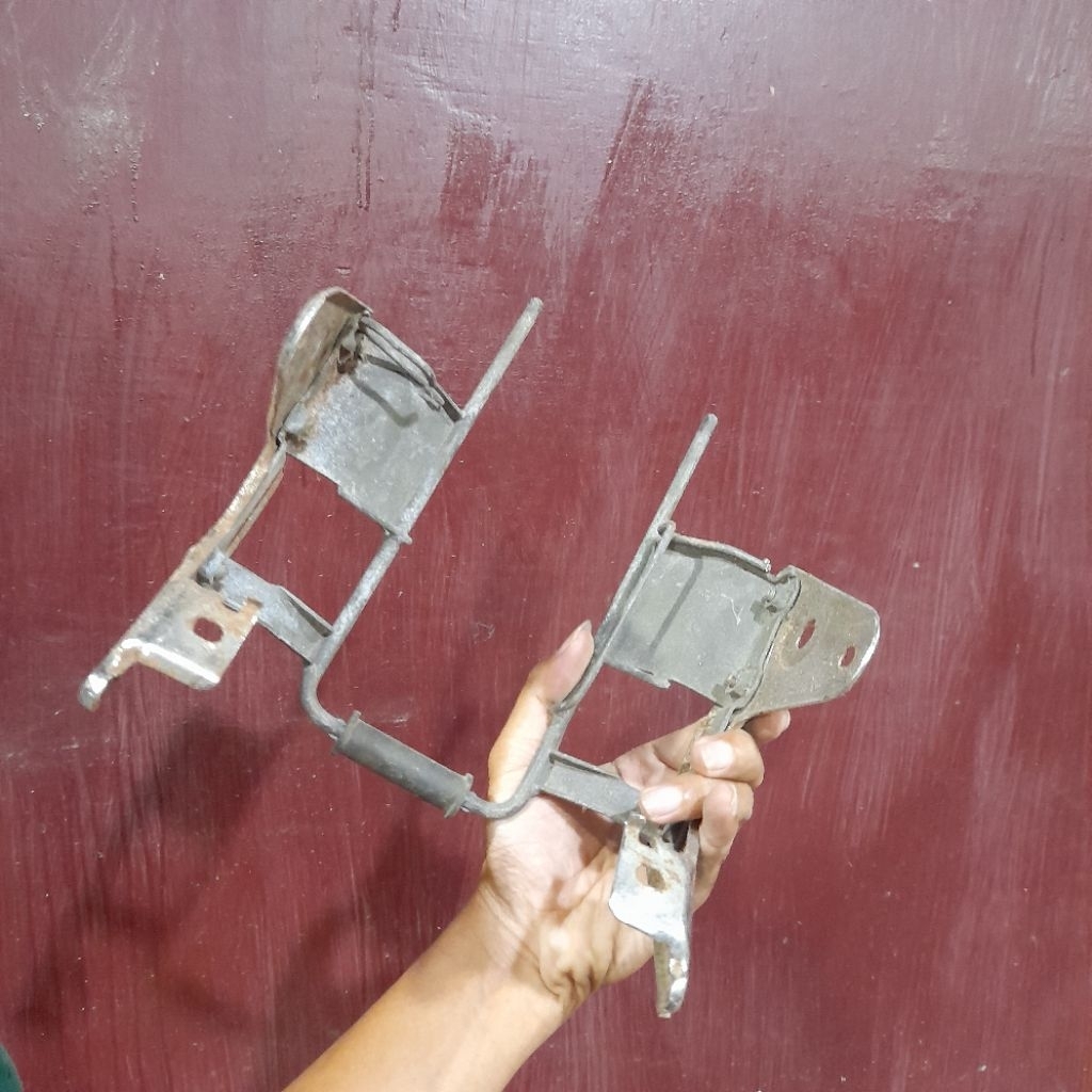 bracket breket dudukan pangkon lampu depan headlamp Yamaha RX King tahun 2002 2004 2003 2005 origina