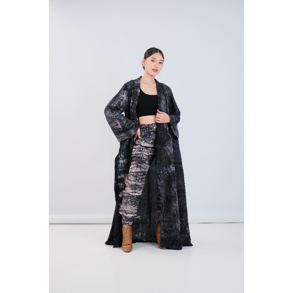 IQLEEM Long Outer Black Batik Cap Abstrak