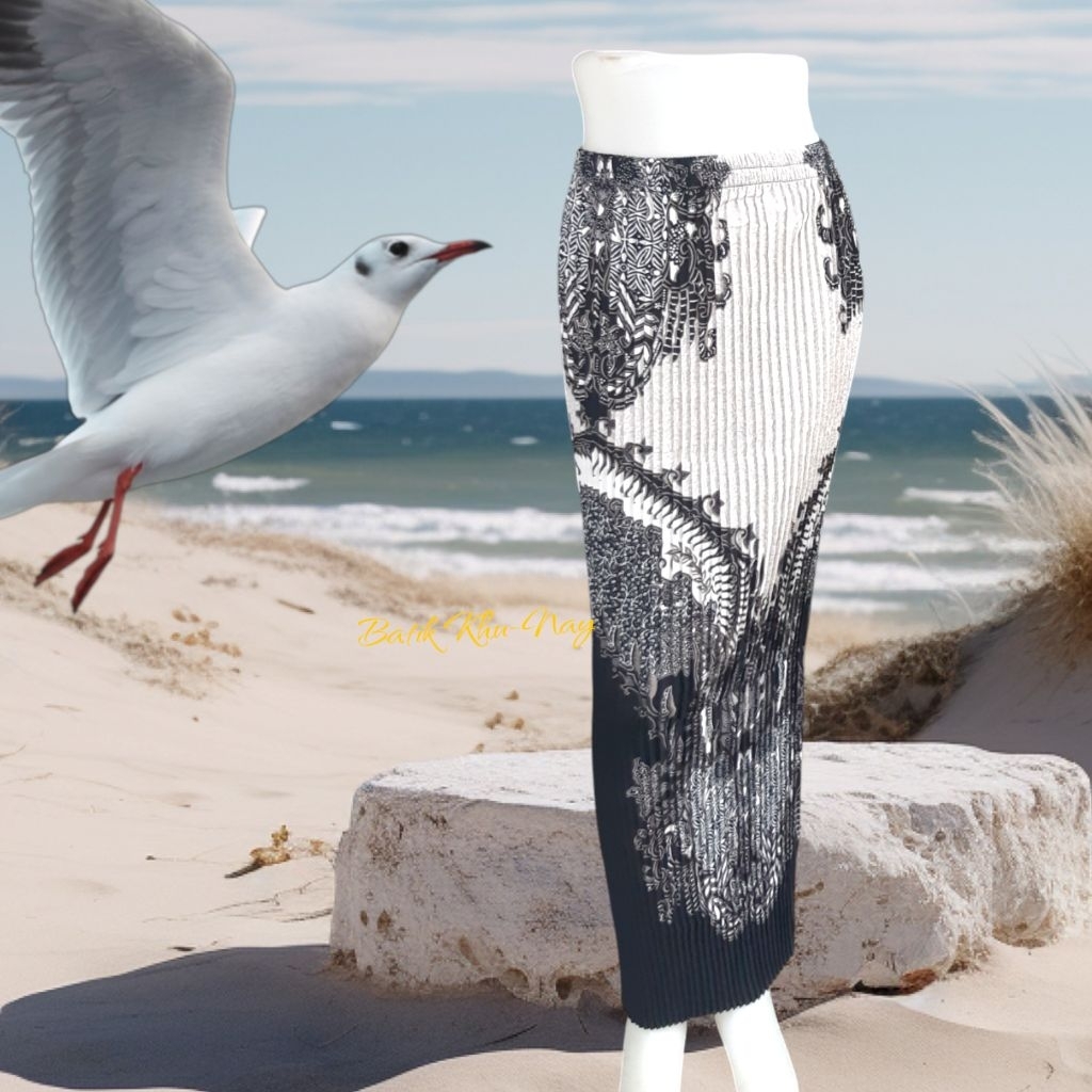 Batik-kopel-kemeja-&-rok-bawahan-prisket-warna-hitam-putih-motif-seka-jagat-edisi-sragam