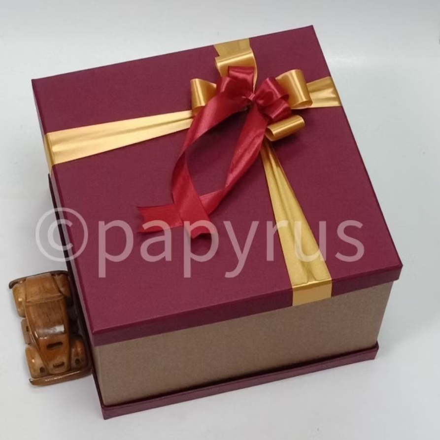 

PAPYRUS Sandwich 30x30 Tinggi 20cm Kotak Kado Gift Box V1