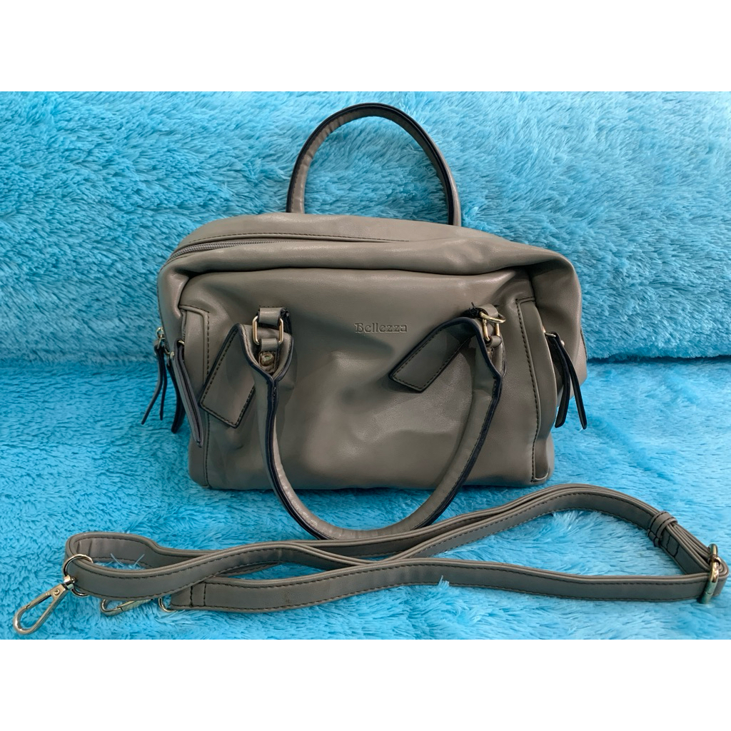 Preloved Tas Wanita Bellezza Abu-Abu Bahan Kulit dengan Tali Panjang untuk Selempang