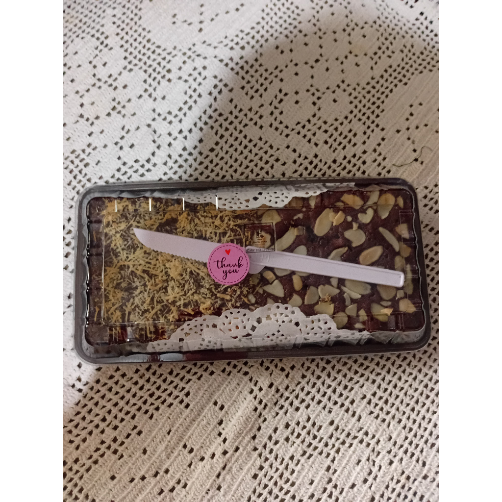 

Brownies Oven Utuh Topping Keju, Almond, Chocochip