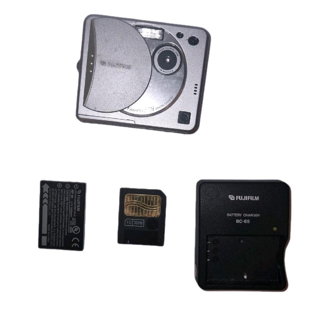 Camera - Fujifilm Finepix 50i - For Display