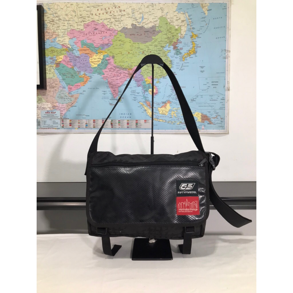 Manhattan postage x 55DSL Sling bag