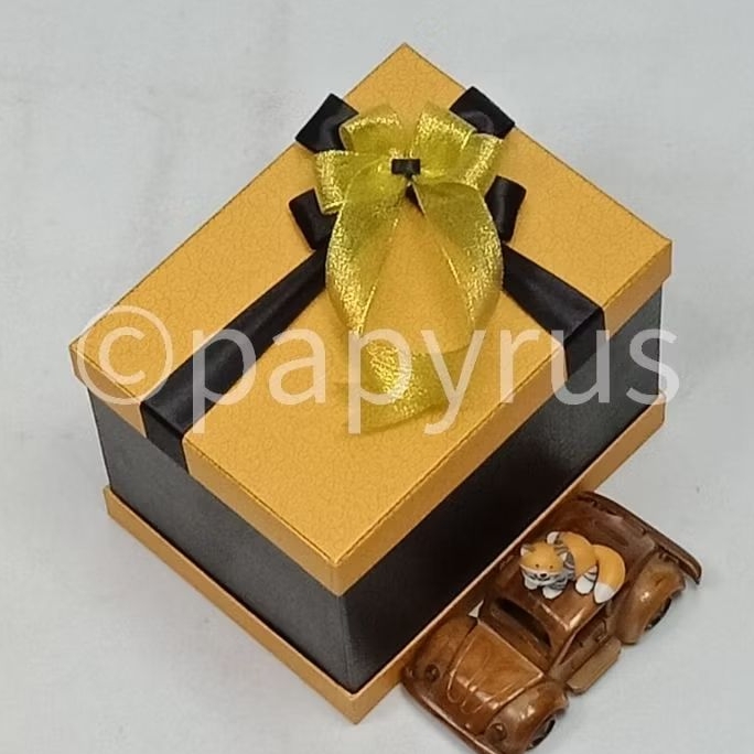 

PAPYRUS Sandwich 15x20 Tinggi 15cm Kotak Kado Gift Box V1