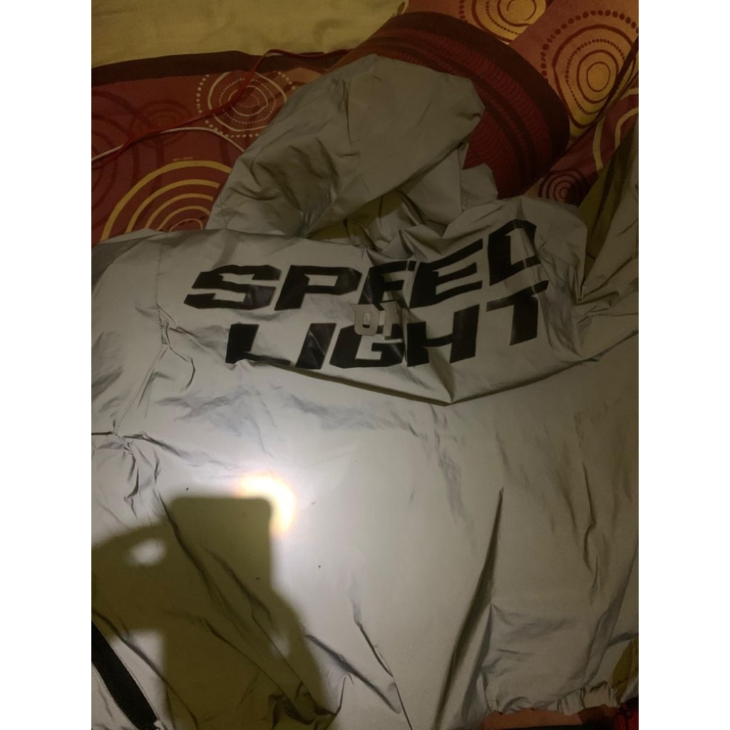 Jaket  Glow In The Dark Second Branded