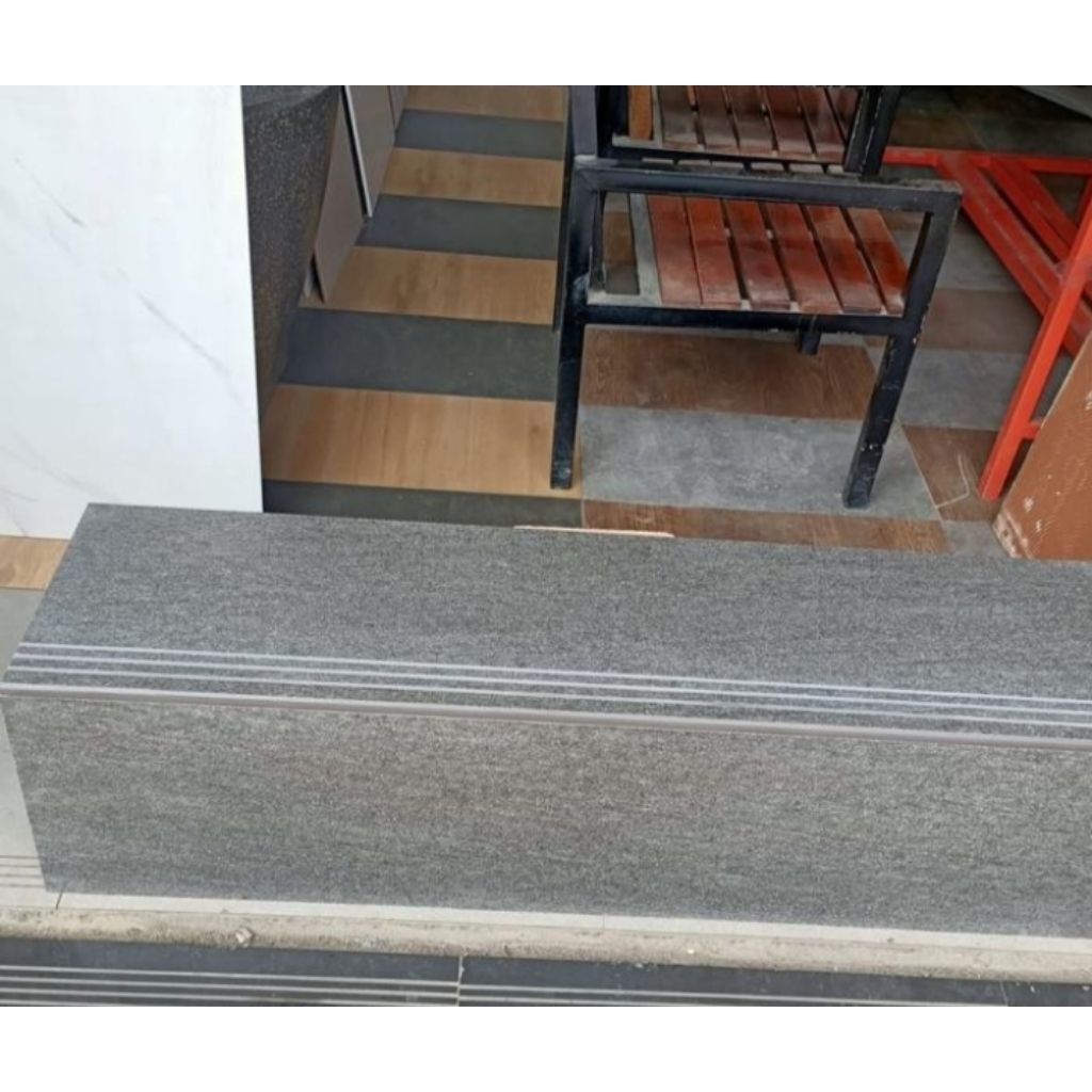 Granit Pijakan Anak Tangga 30×80 20×80 Motip kesat kasar Stepnosing bullnose