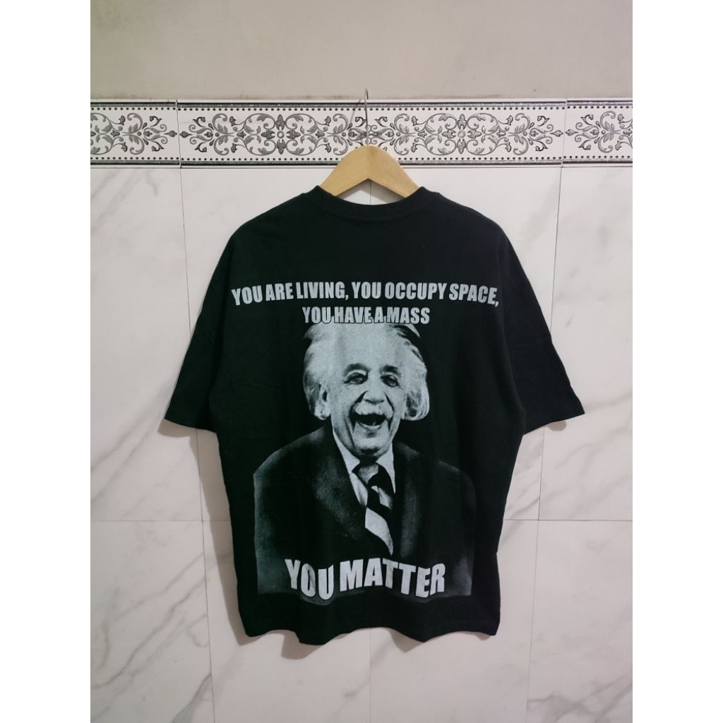 Kaos Oblong Compagno Albert Einstein Big Logo Hitam