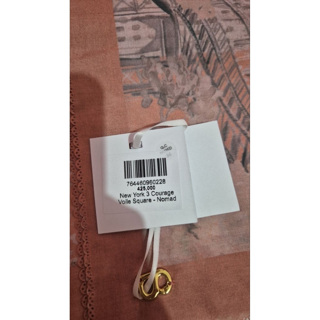 Buttonscarves New York 3 Nomad