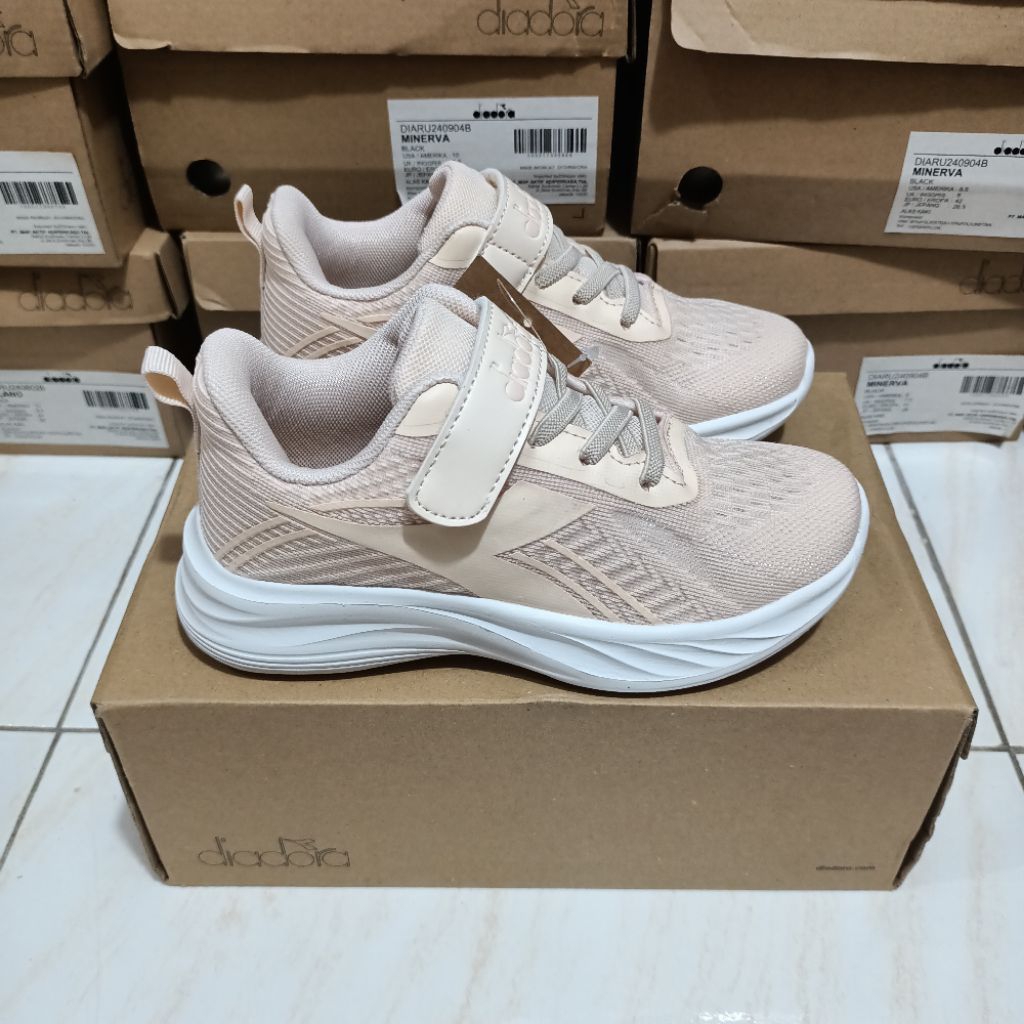 Diadora Mercy jr  ( Size : 35   )