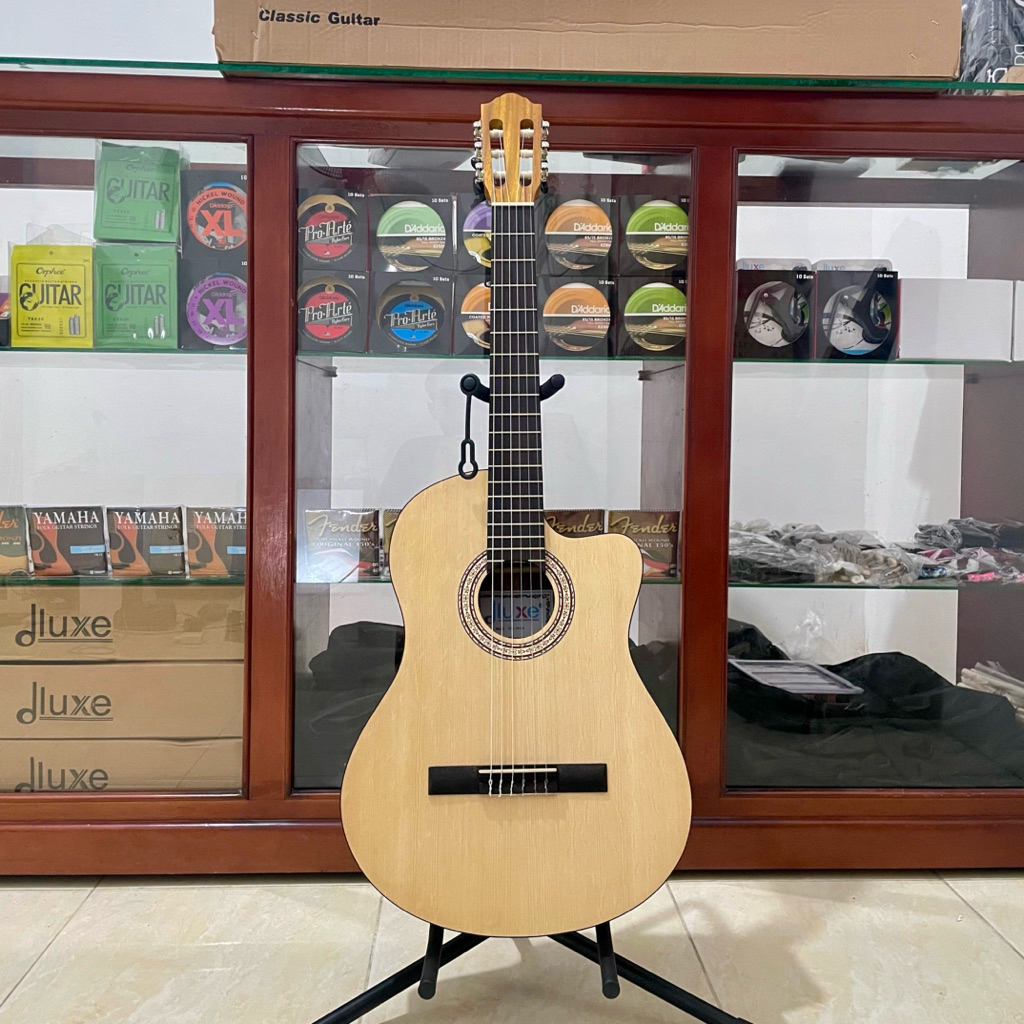 Gitar Dluxe DCC-10 4/4 Classic/Nylon Original Pabrikan Setting Ceper Jaminan 500-200 Perak