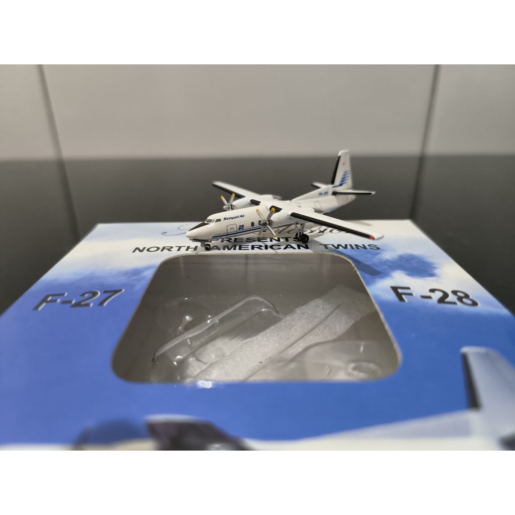 Diecast Sempati Air Fokker F28 JFK Aeroclassics 1:400