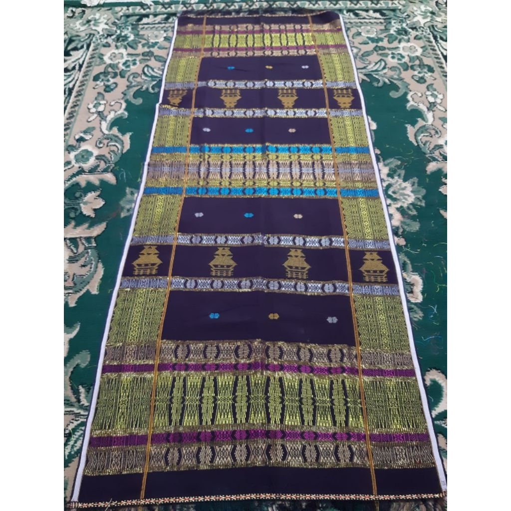 Uis Nipes Karo Sutra Kopi Gosong Rumah Adat