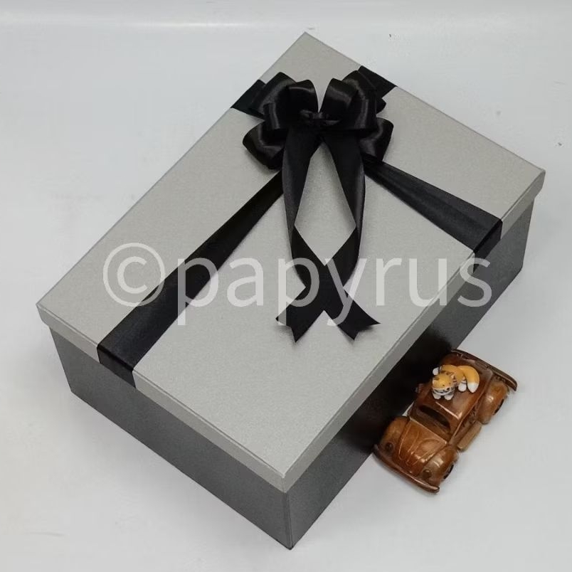 

PAPYRUS Kombinasi 25x35 Tinggi 15cm Kotak Kado Gift Box Hardbox Hampers Hadiah V3
